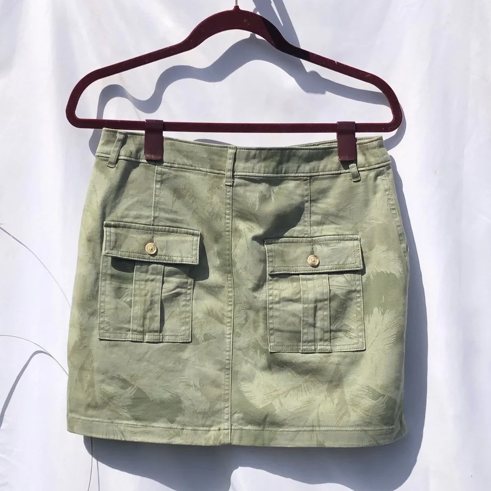 🛑CLEARANCE‼️ Hollister Palm Print Twill Skirt olive green size 9